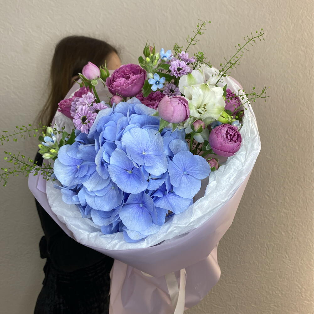 Для самой любимой 🌿💕Сборный букет с гортензией, кустовой розой и сантини