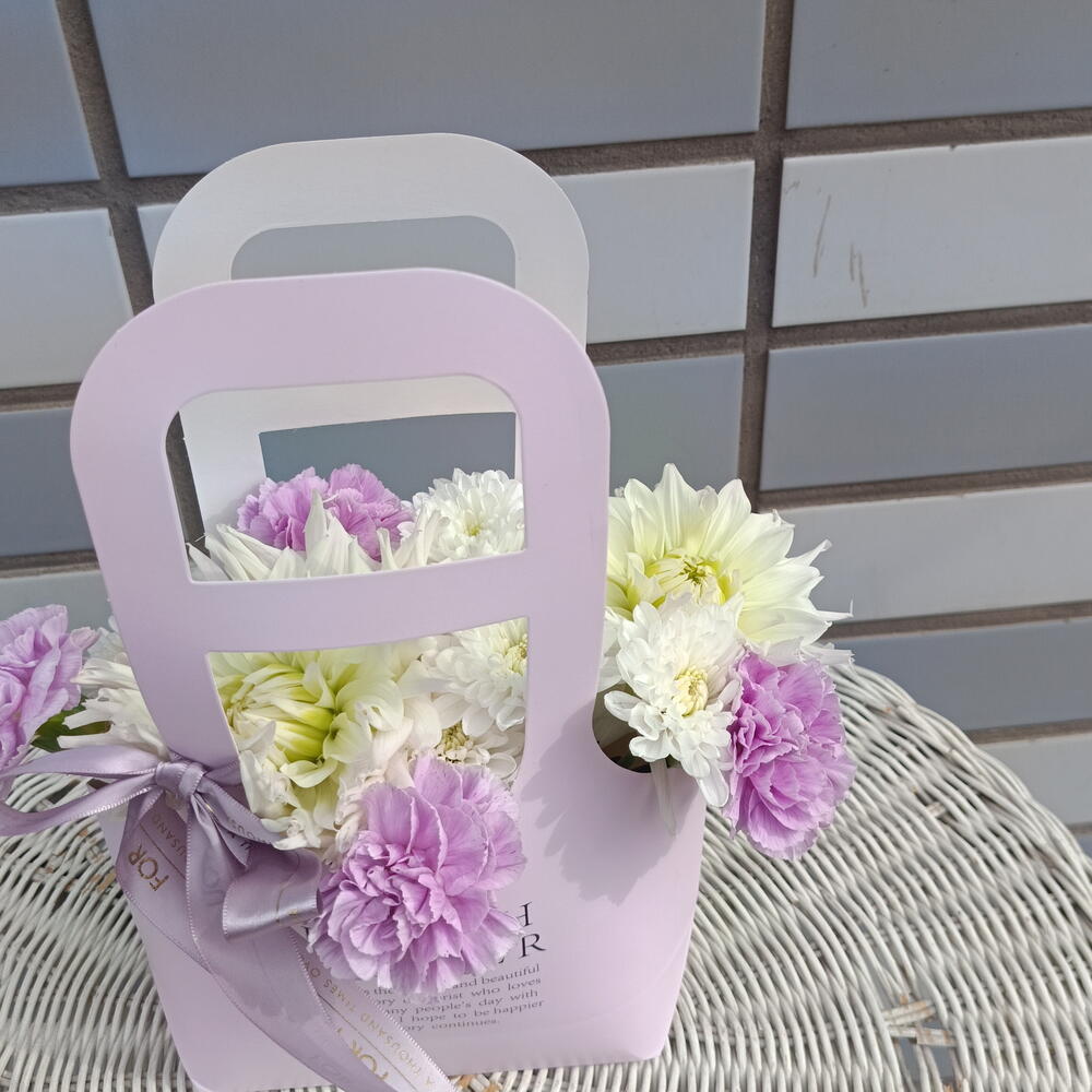 Сумочка с диантусами, георгинами и хризантемамой 💜Диантусы Георгины