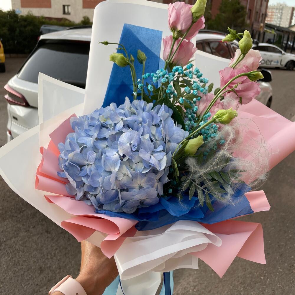 Bouquet with hydrangea