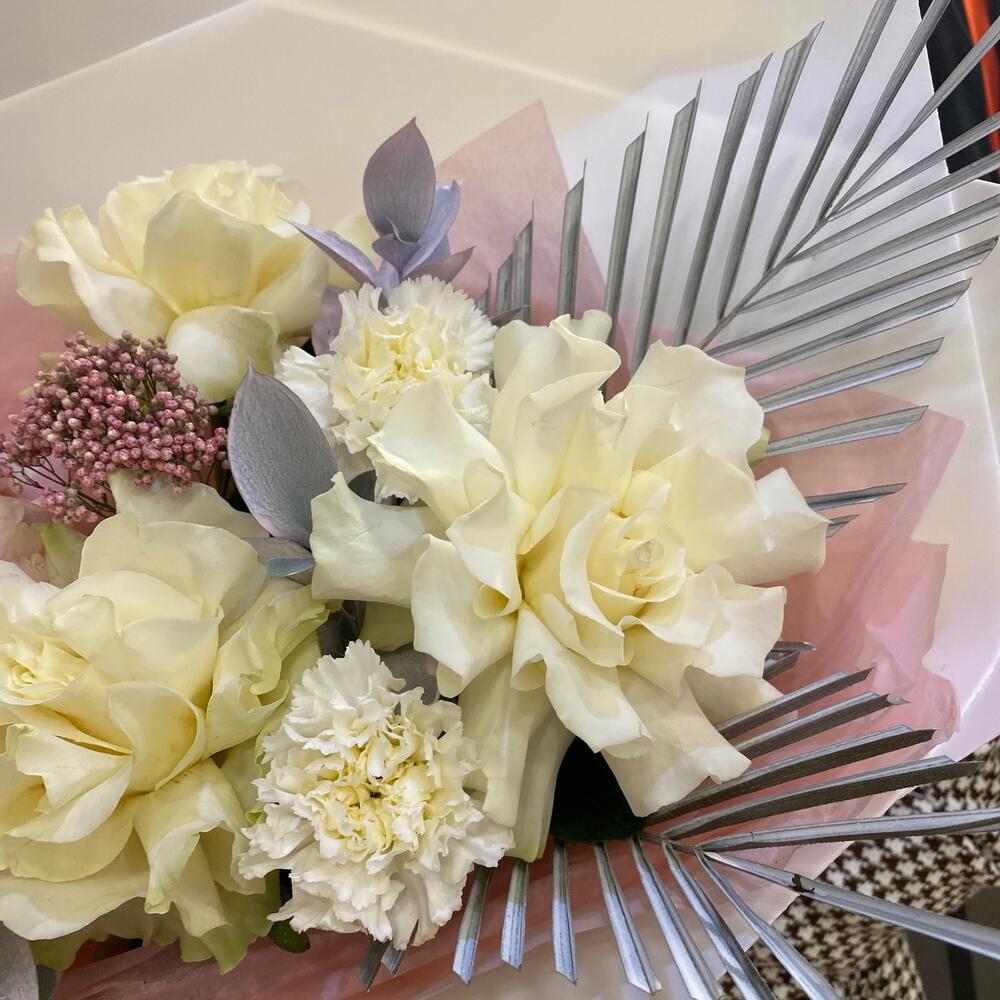 Ажурные розы с гортензией