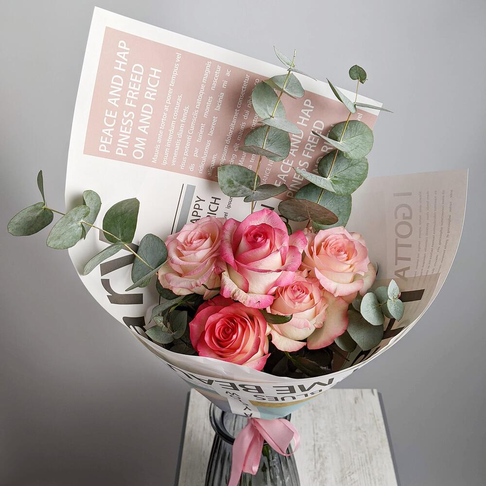 5 pink roses