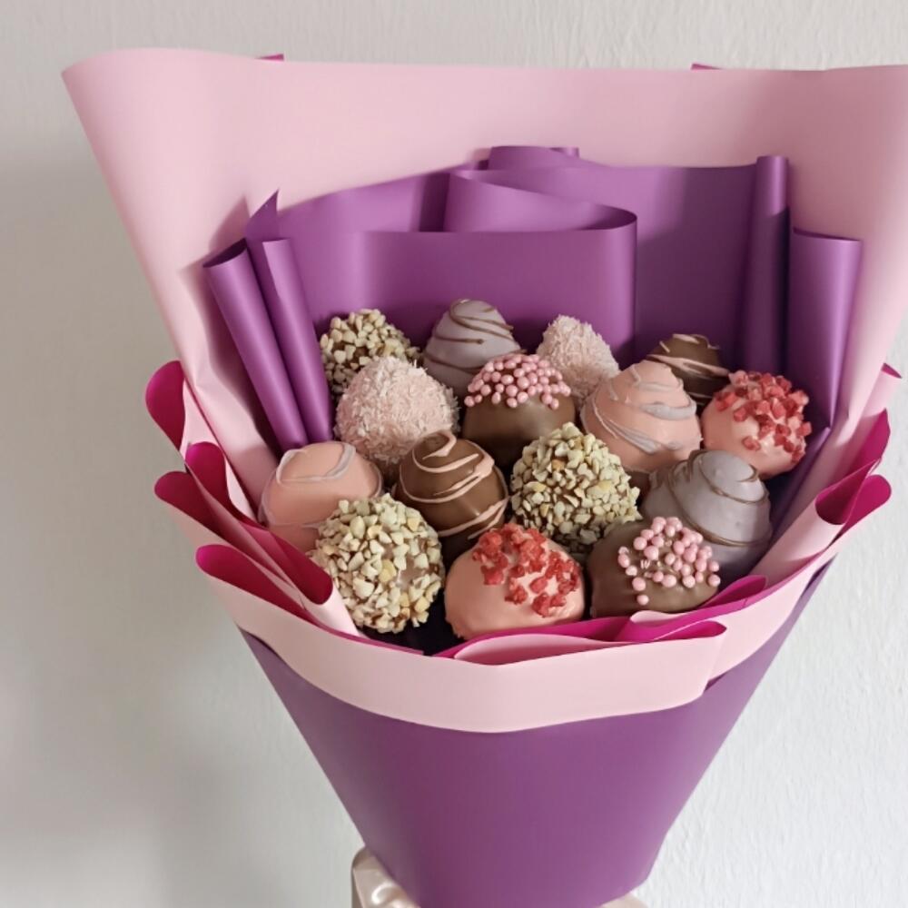 Strawberry bouquet "Fantasy" gift for mom