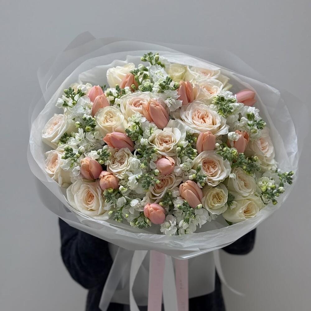 Букет из роз Охара и матиолла