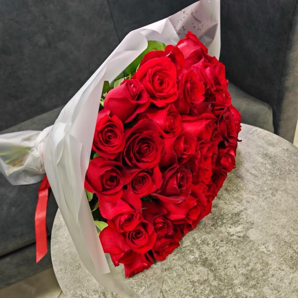 Красные розы 25 штук