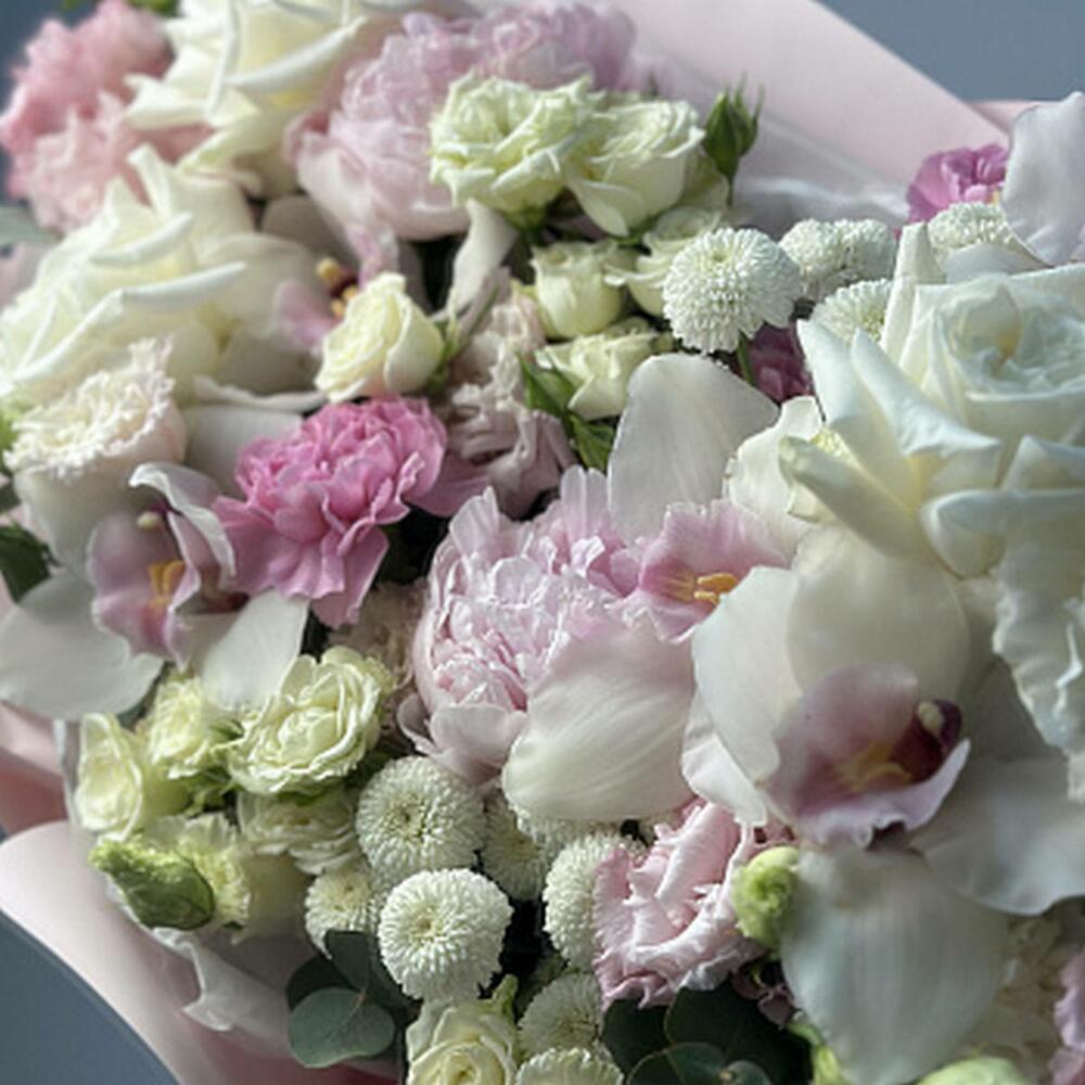 Сборный букет с пионом Blooming garden L