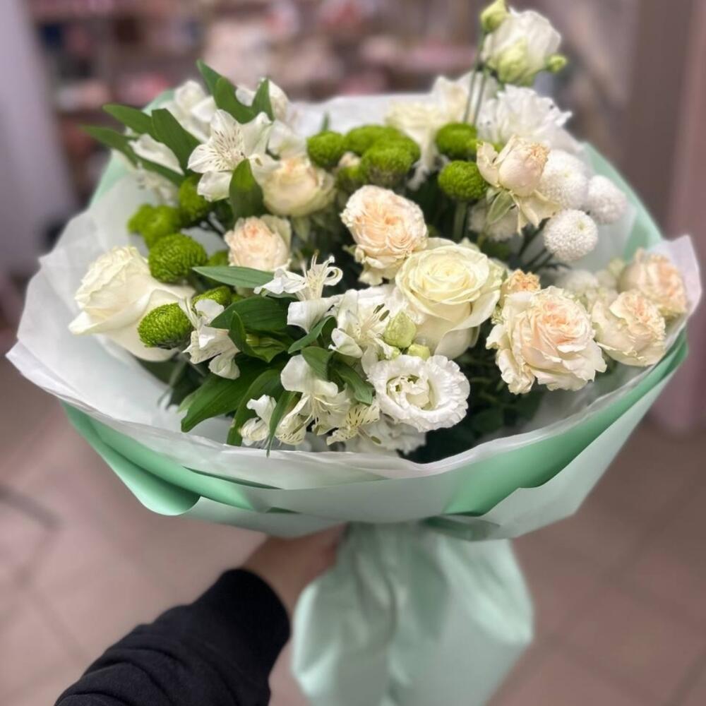 Фисташка из кустовых роз, эустомы, альстромерии, код грина