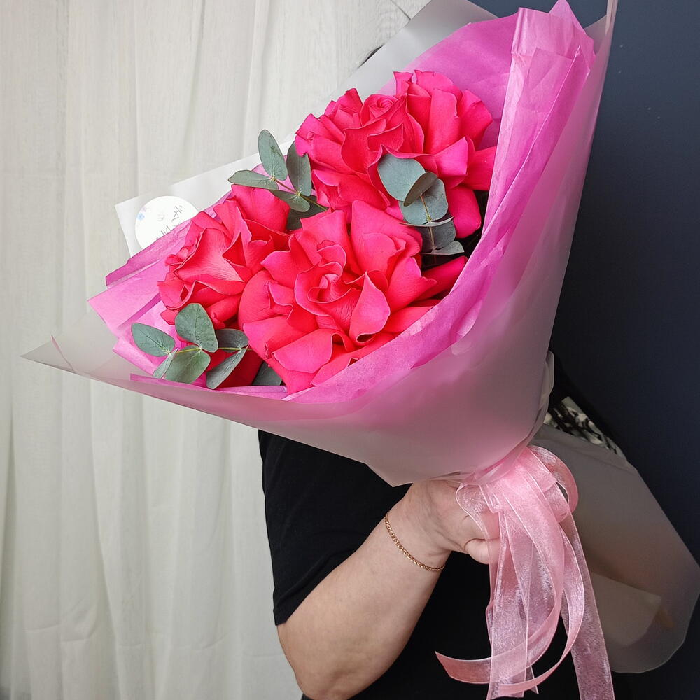 Букет из  французской розы с эвкалиптом