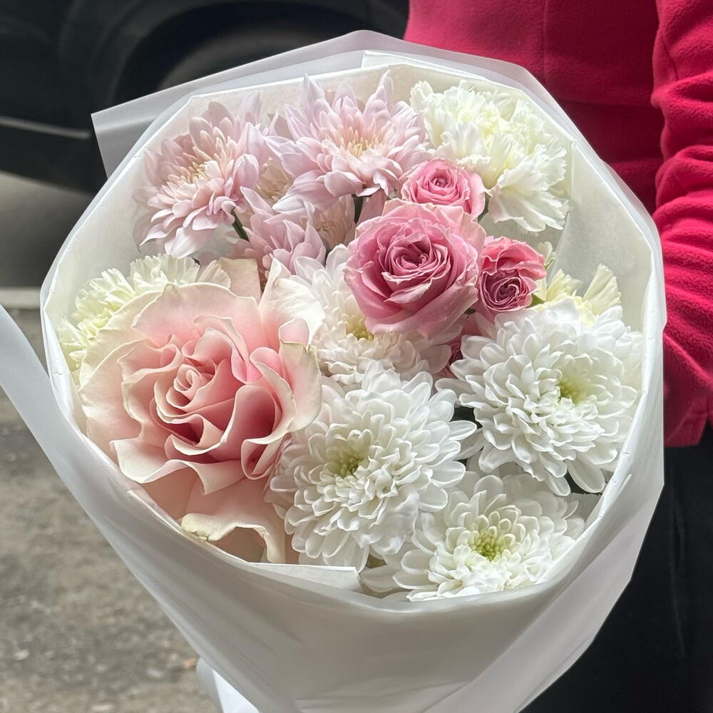 Roses mix with chrysanthemum