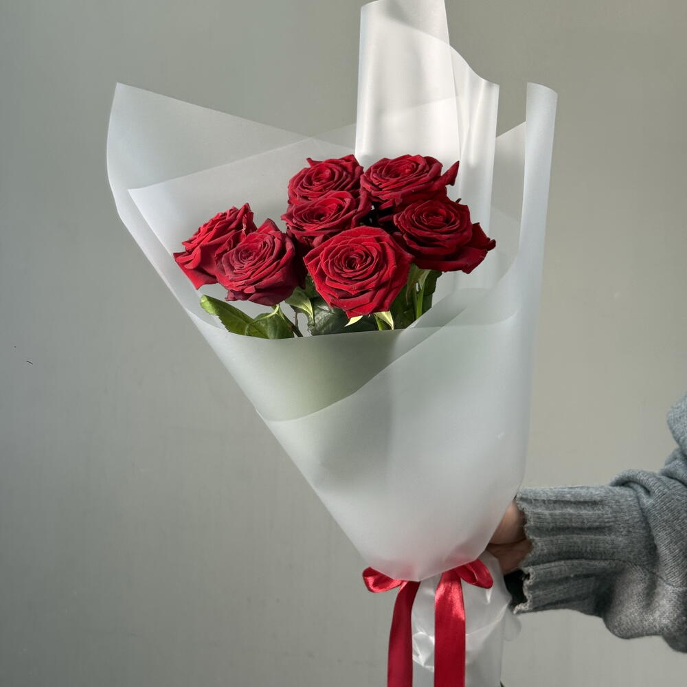 Красные розы 7 штук в букете