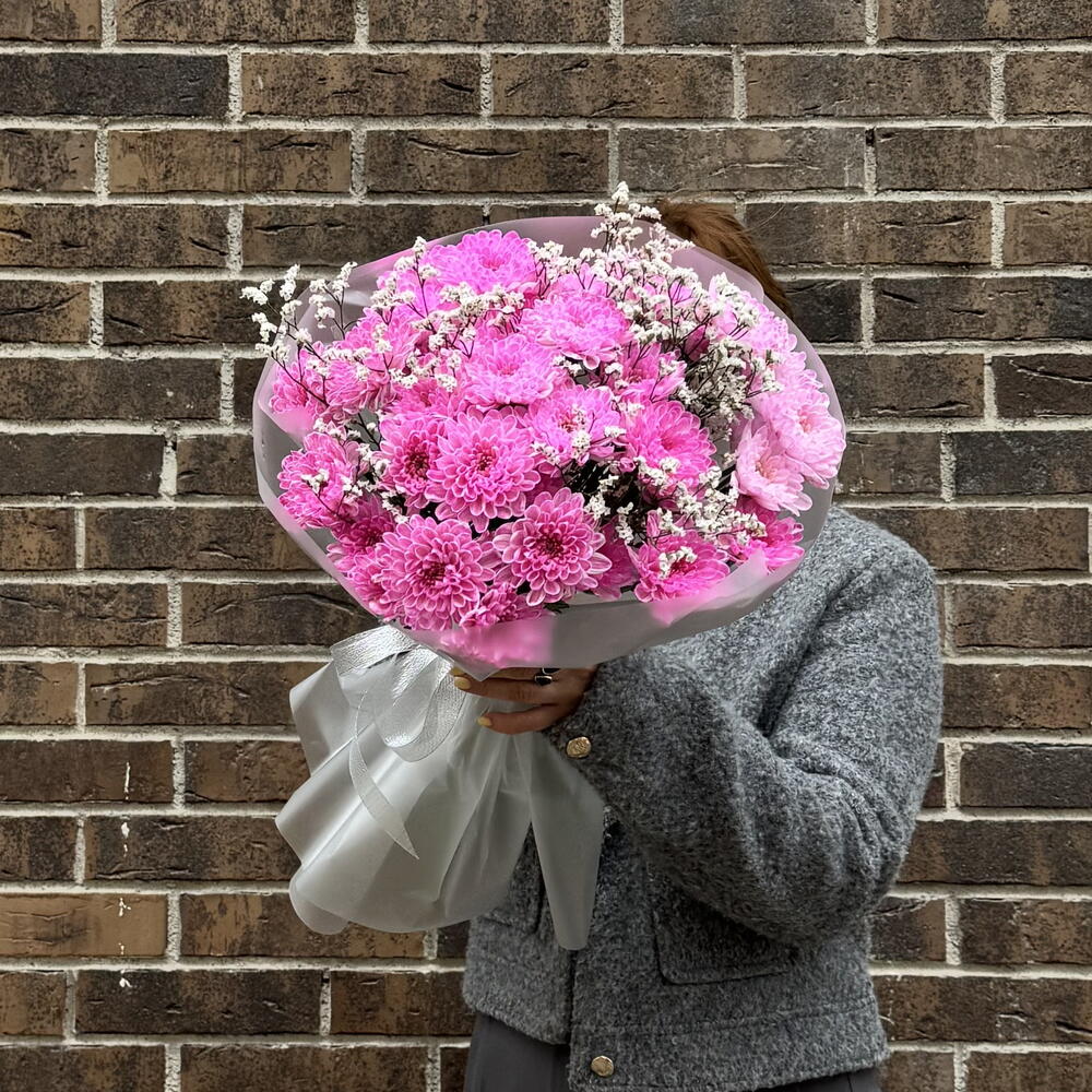Long-lasting bouquet "Luiza" with chrysanthemums