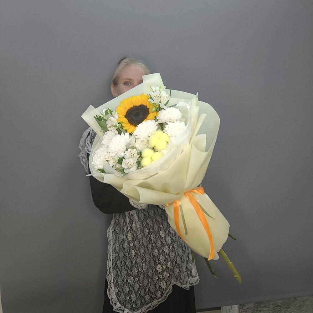 1 сентября букет из подсолнуха, альстромерий и хризантем С26