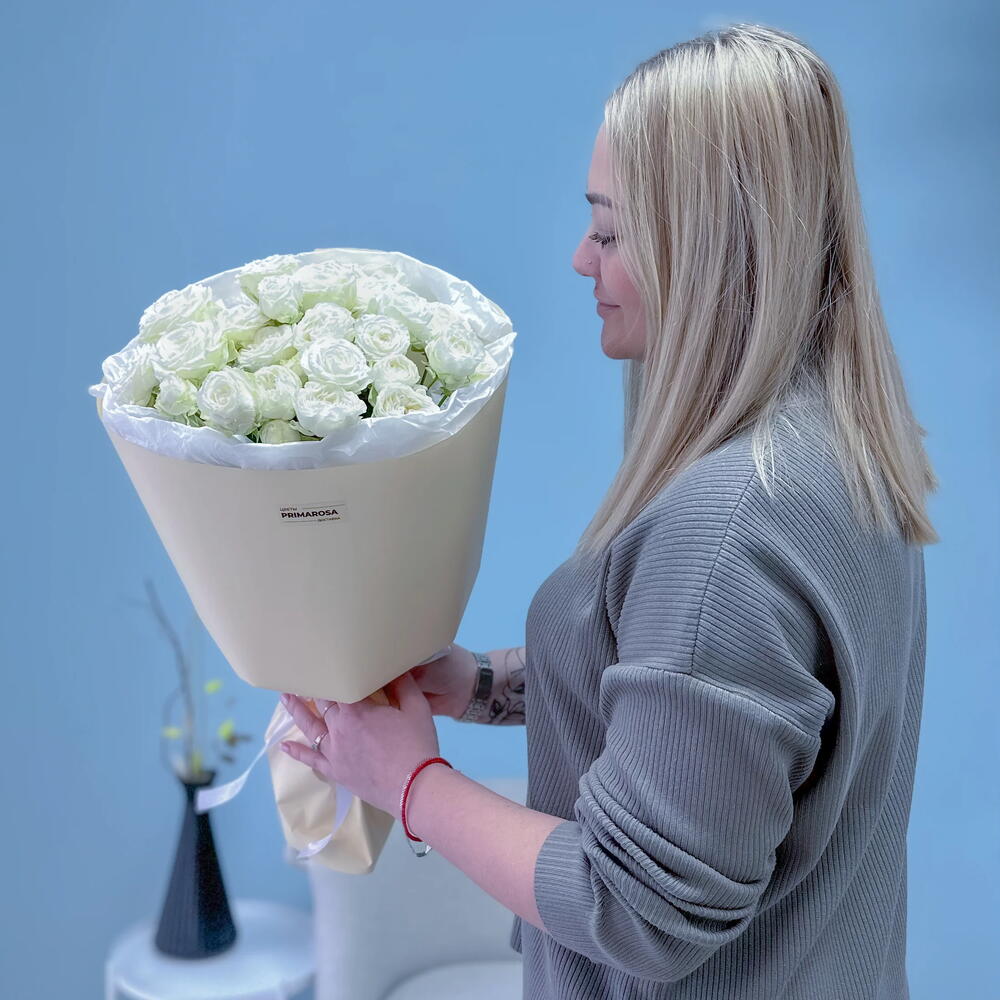 Букет из 7 белых кустовых роз Бомбастик «Белоснежный» 🤍 39001
