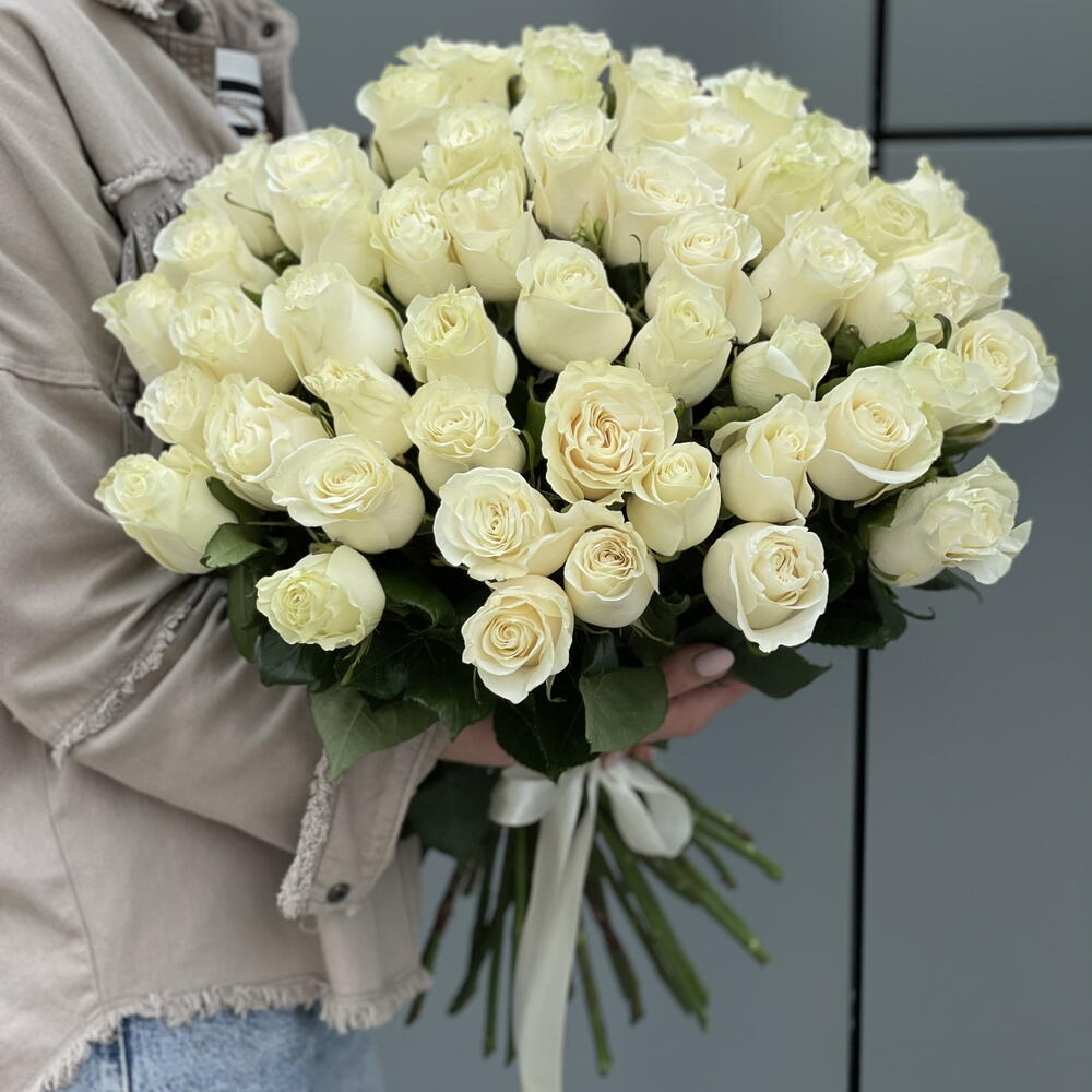 Букет из 51 белые розы
