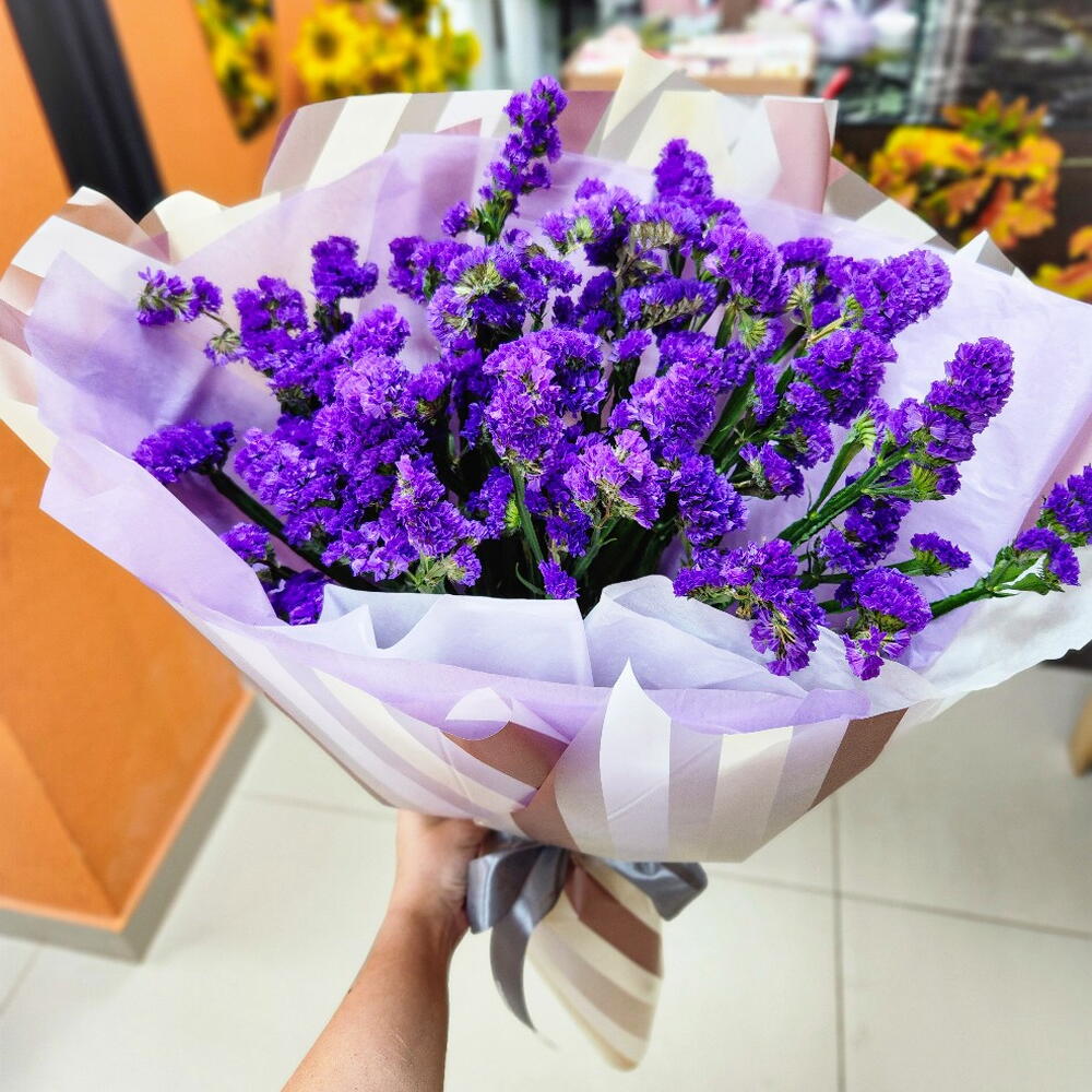 Пышный букет статицы