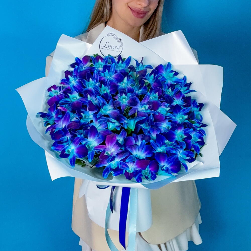 Букет Космос в белом из орхидей. Монобукет 116 Leoraflowers