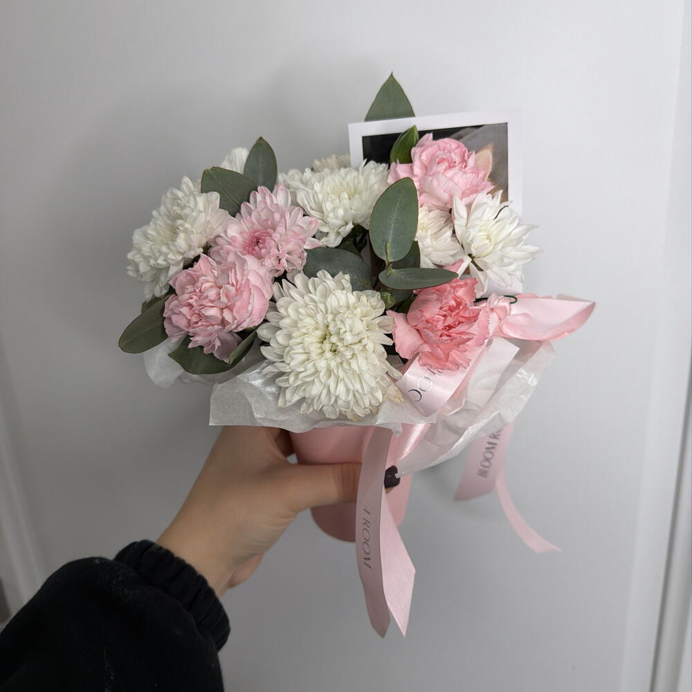 Милый стаканчик-комплимент Bloom room, диантус, хризантема