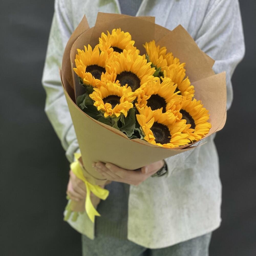Букет из 9 подсолнухов