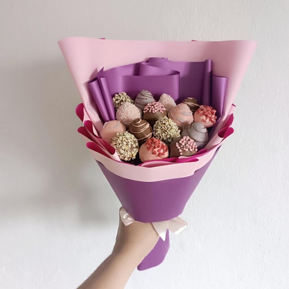 Strawberry bouquet "Fantasy" gift for mom