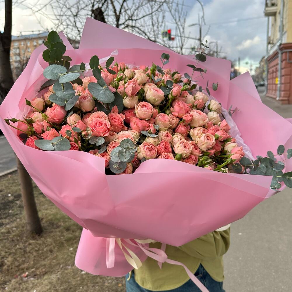 Пионовидные кусты с эвкалиптом