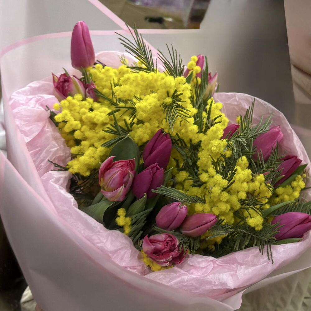 Букет с мимозой