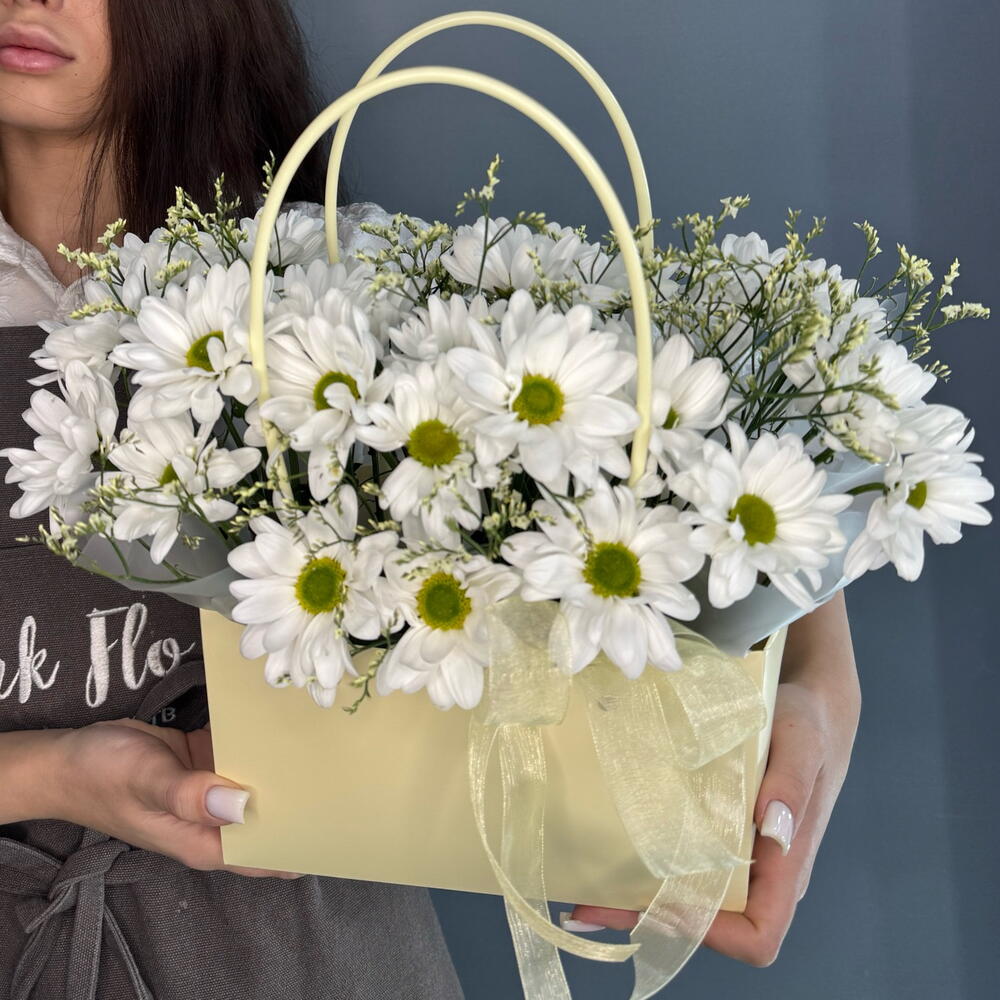 Цветы в коробке с ромашковой🌼 хризантемой Алтай и лимониумом