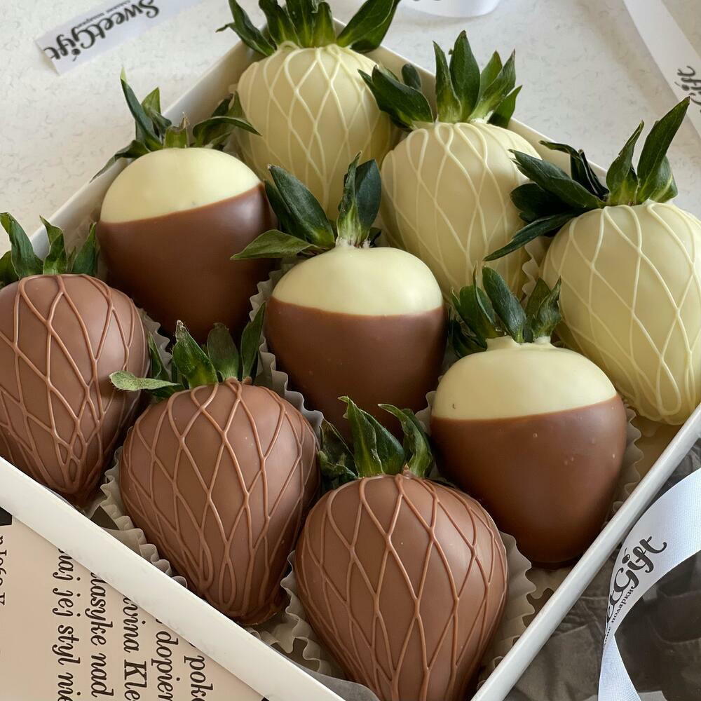 Chocolate covered strawberries "Elegance" 9 pcs