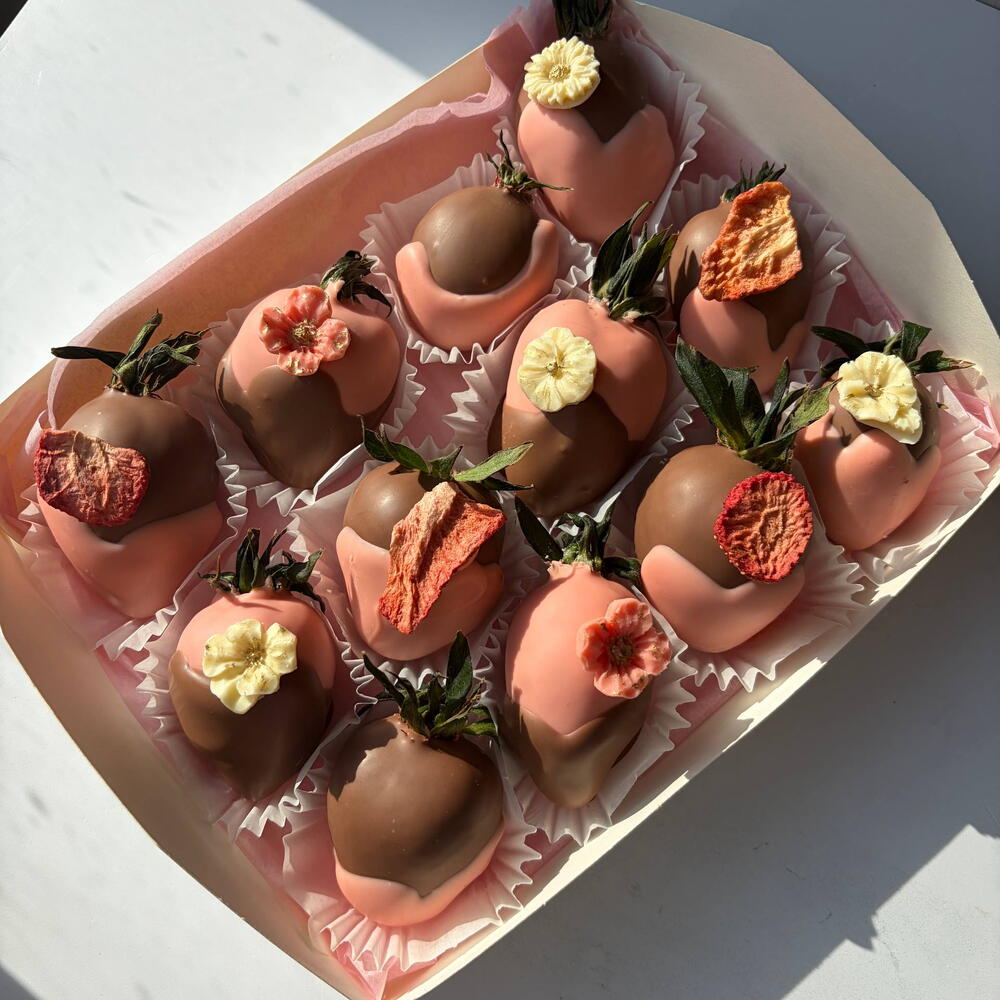 Клубника в шоколаде «В розовом»