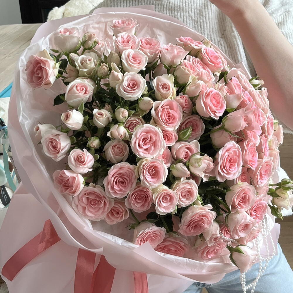 Шикарный букет из кустовых роз Good Mood