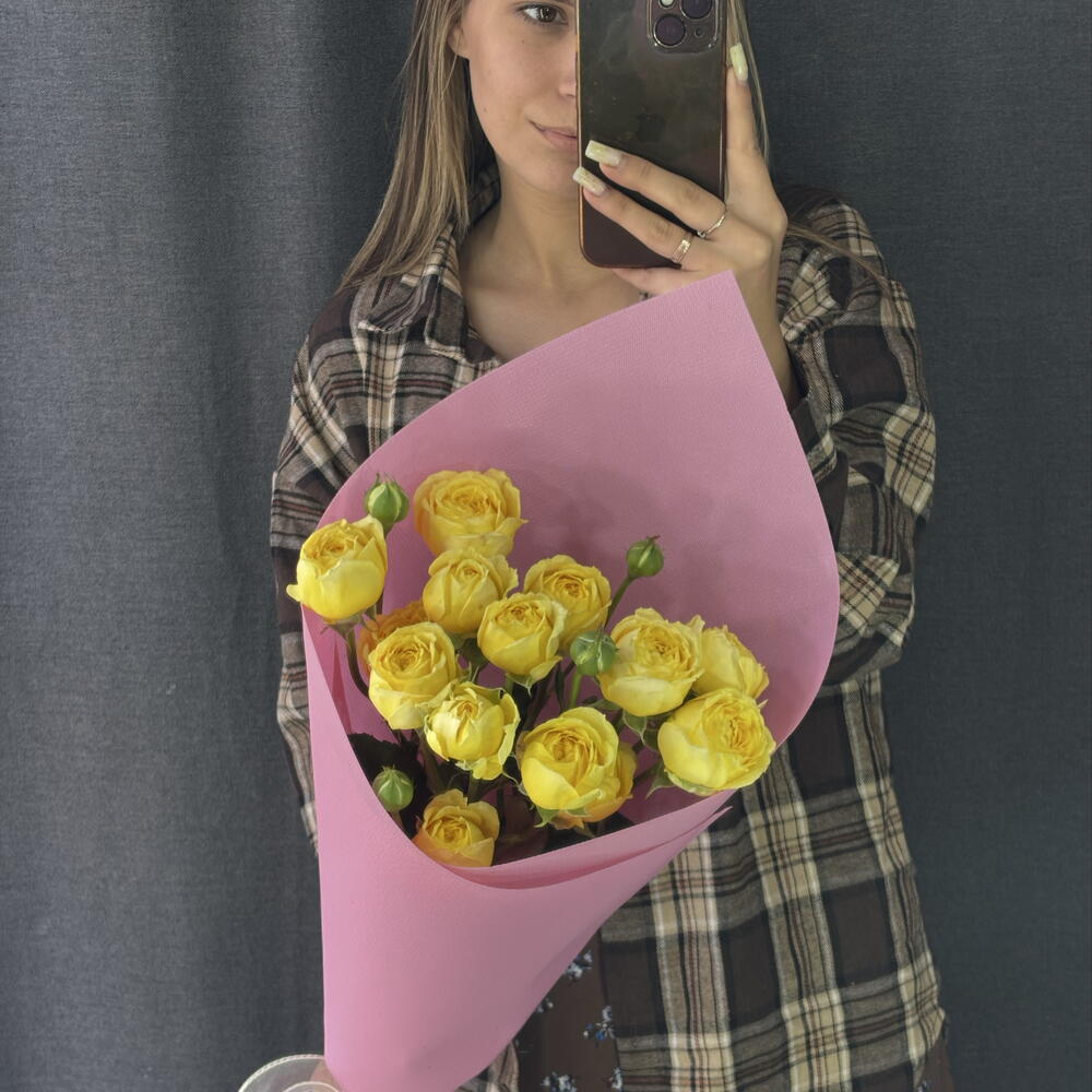 Конвертик мини с желтой кустовой розой яркое солнышко 💛💛💛
