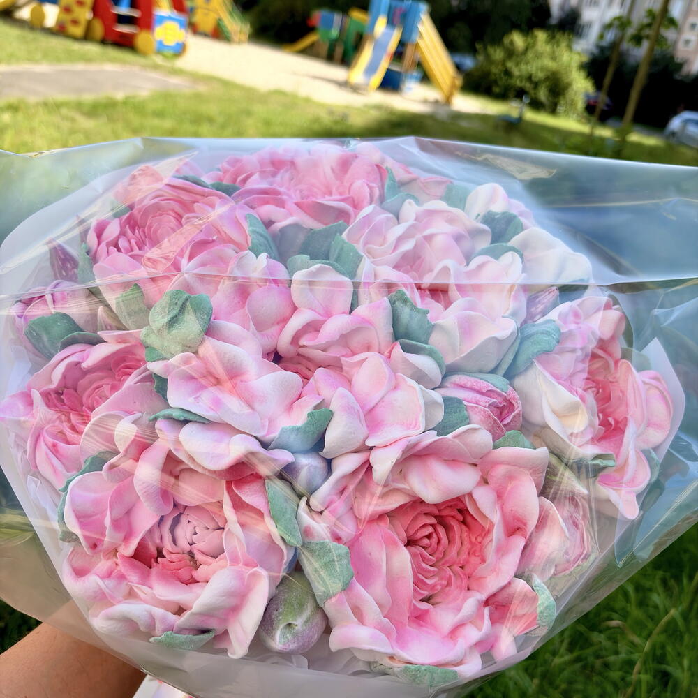 Цветы из зефира (пионы, каждый лепесток в ручную)