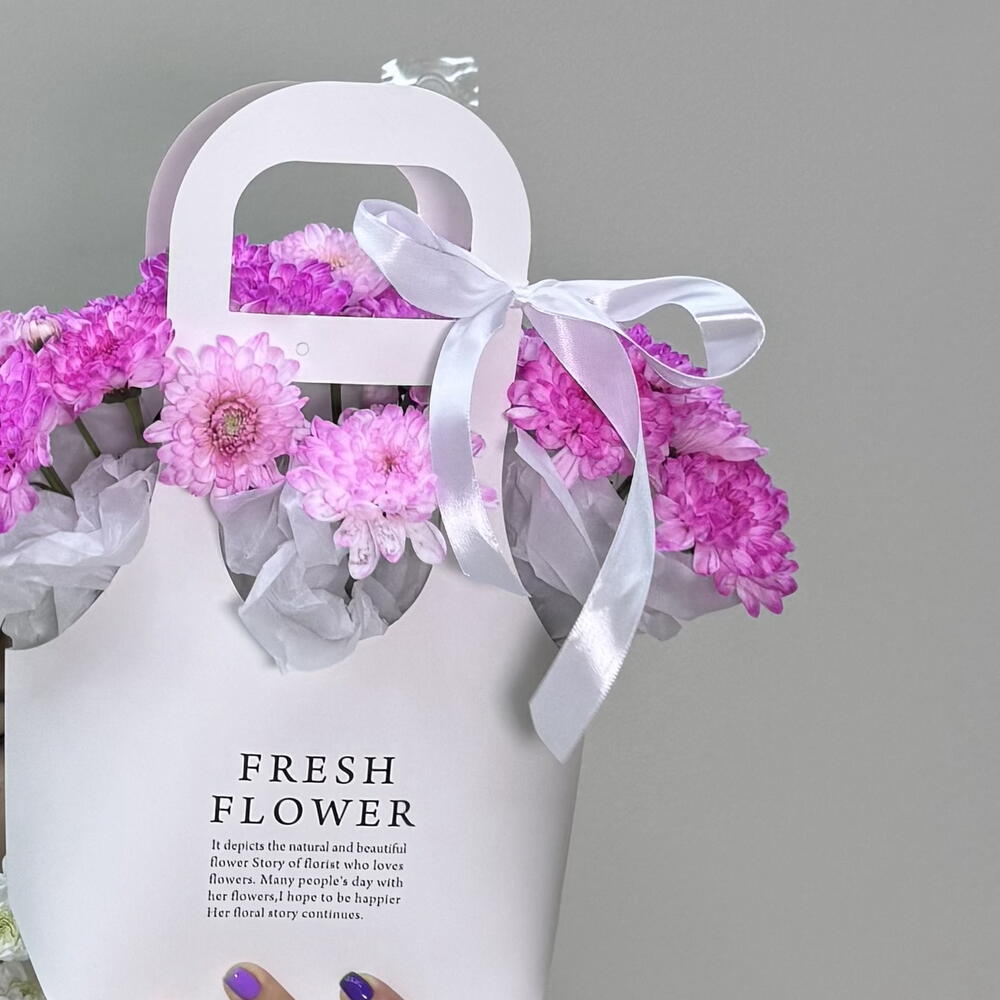 Handbag with pink chrysanthemums