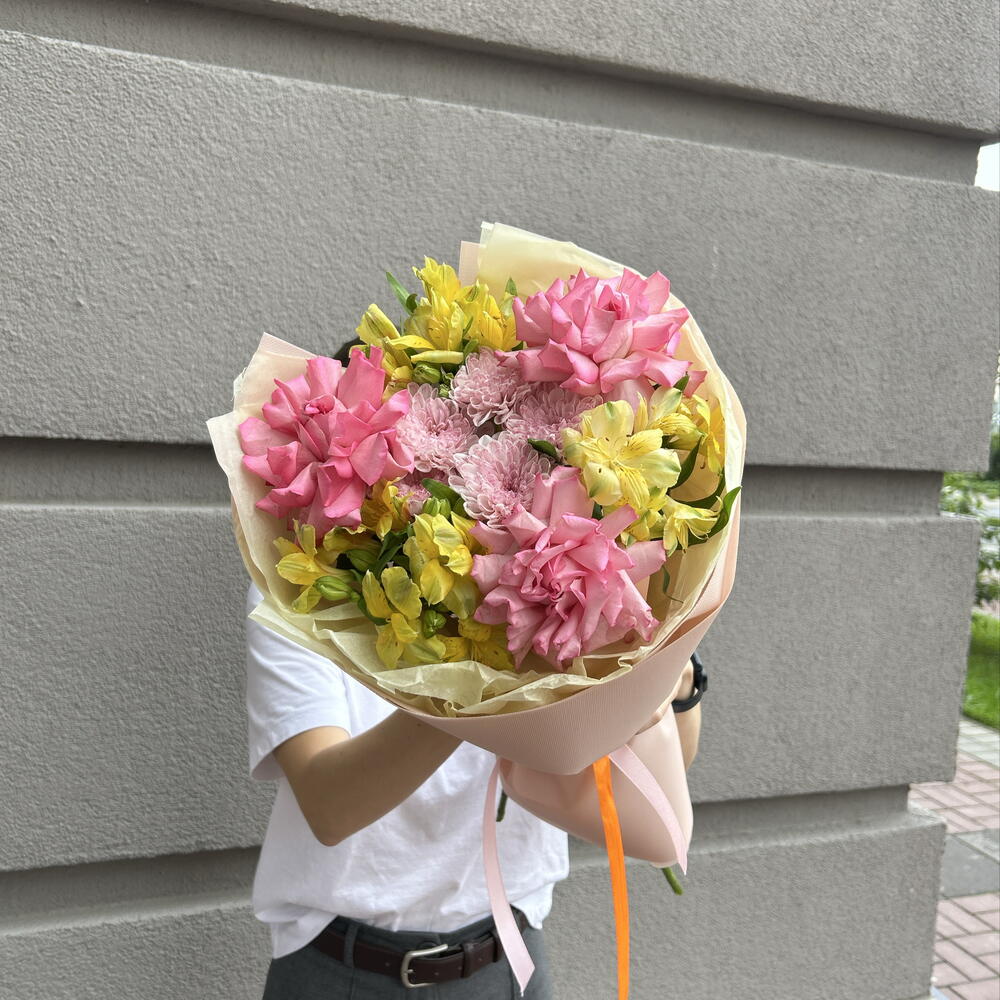 💐 Букет «Солнечный звонок»: Яркие розовые и желтые оттенки для учителя на 1 сентября! 🎒🍁