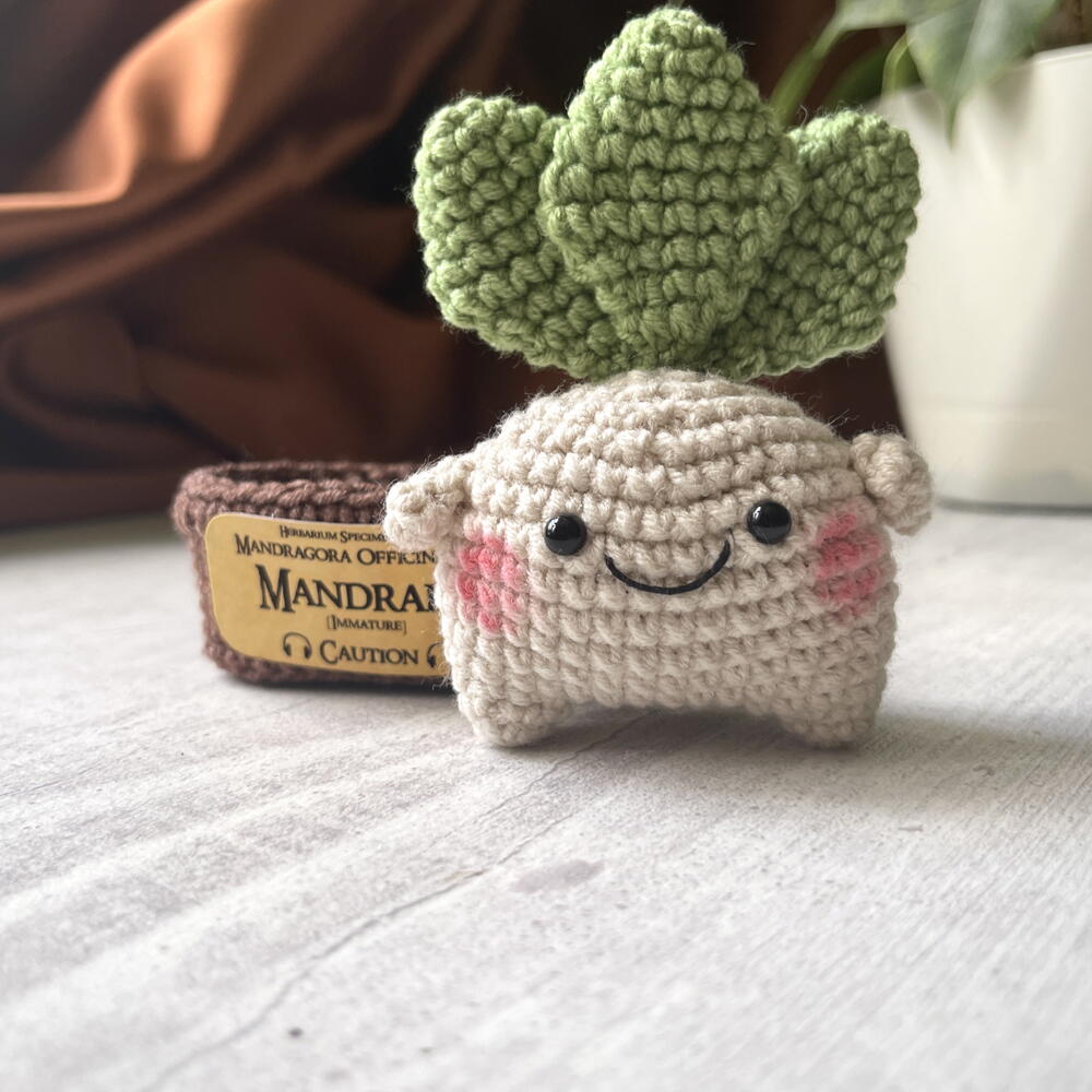 Мандрагора вязаная игрушка