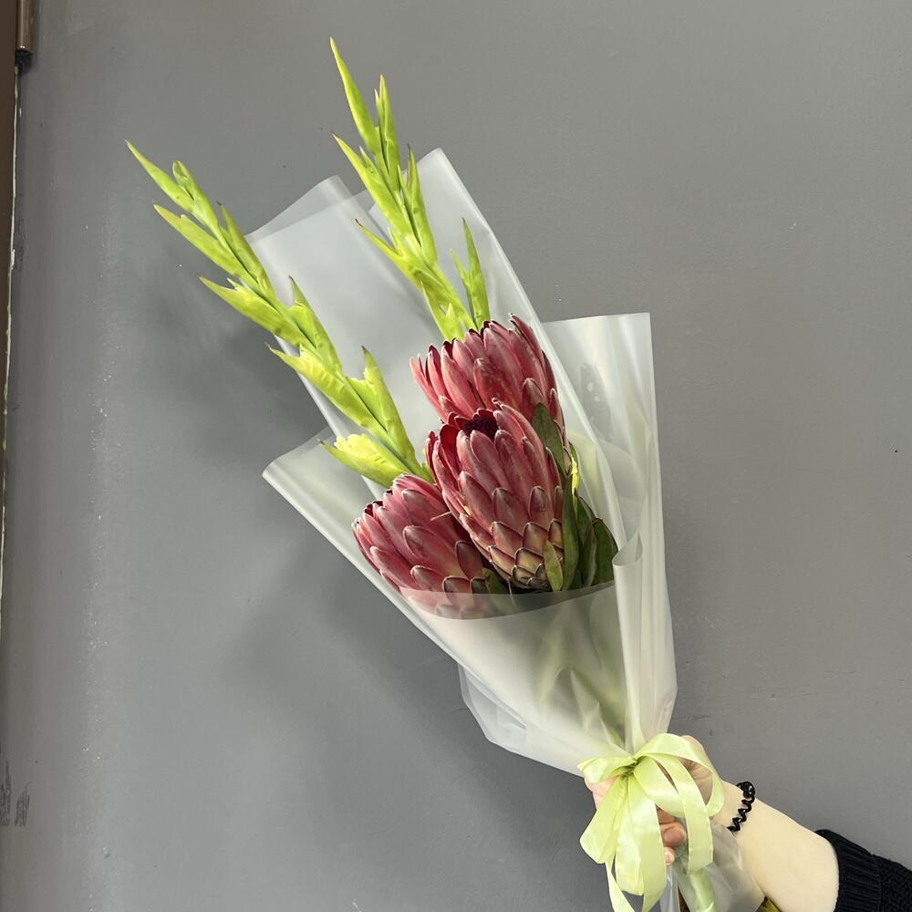 Протея с гладиолусами 🌸