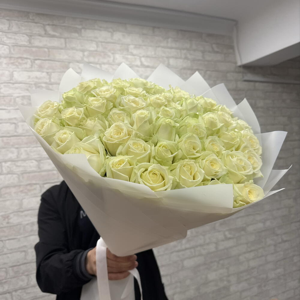 Белые розы ️️️️️