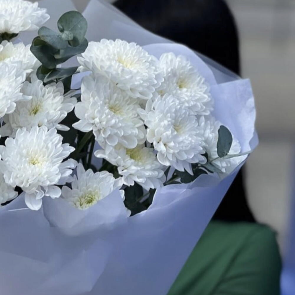 Букет «Белое облачко» из 3 веток пушистых хризантем и ароматного эвкалипта