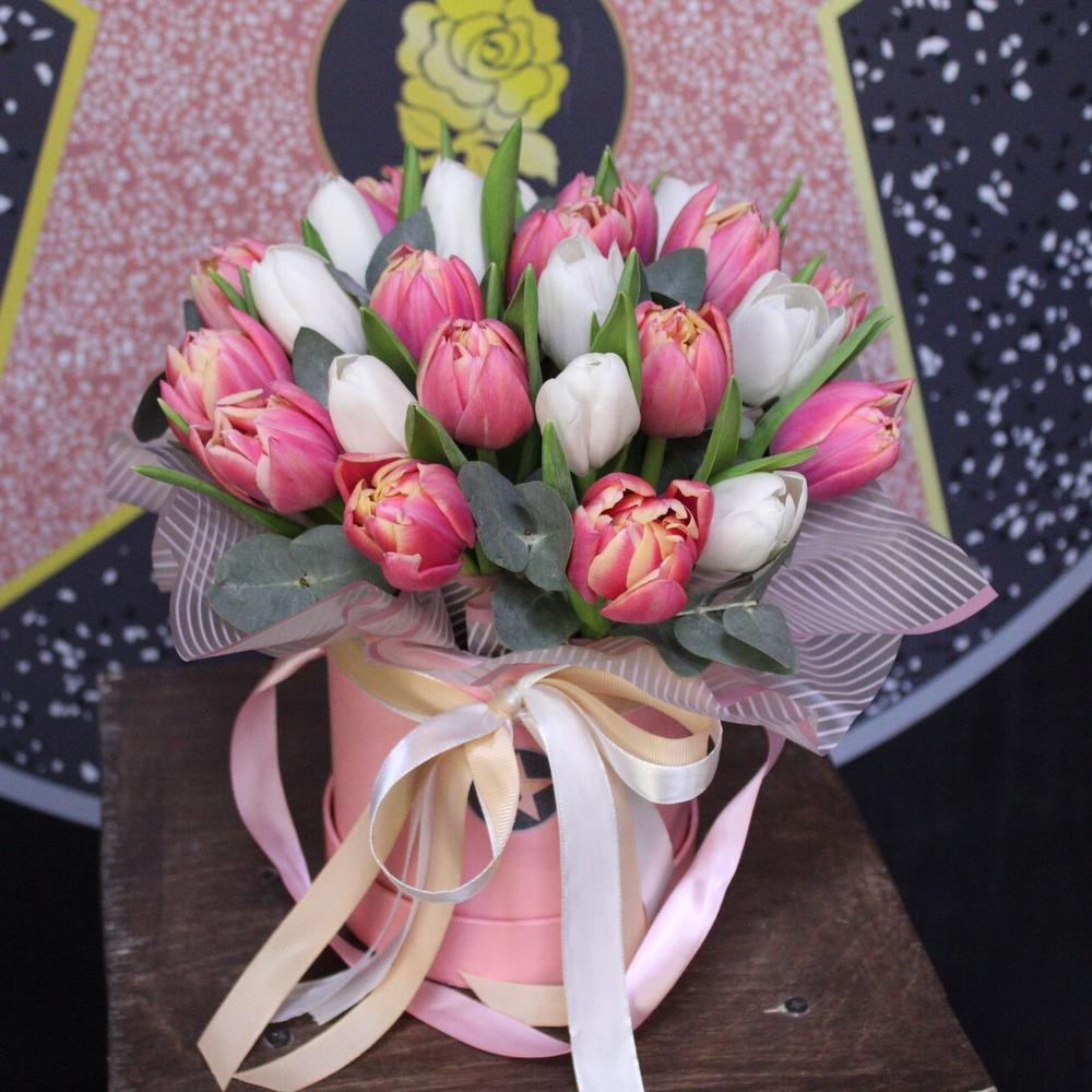 25 tulips in a box