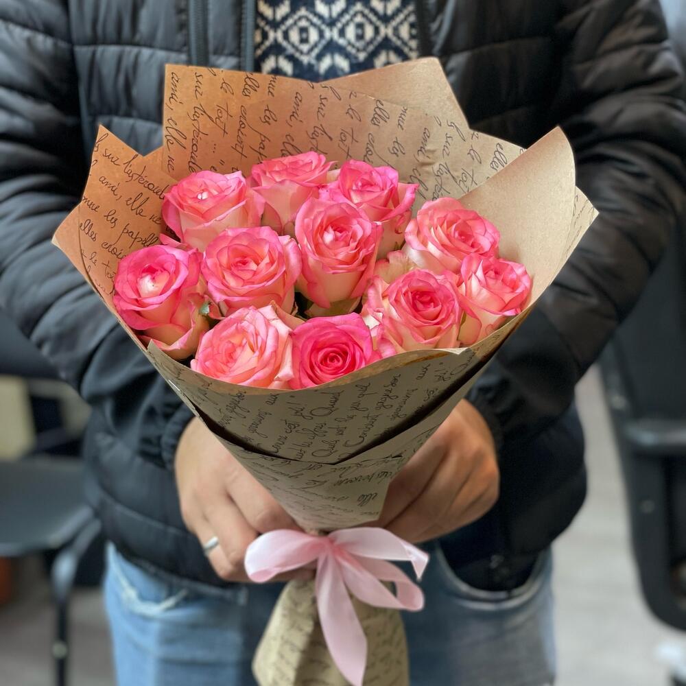 11 роз джумилия. Курьер цветы новосибирск. Букет роз 49 роз. Кострома доставка цветов курьером. Курьер цветы новосибирск.