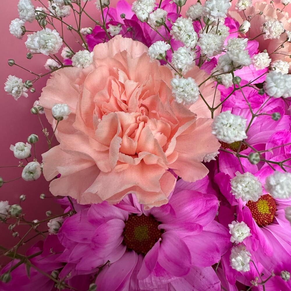 Букет из хризантем, диантусов и гипсофилы️️🌹