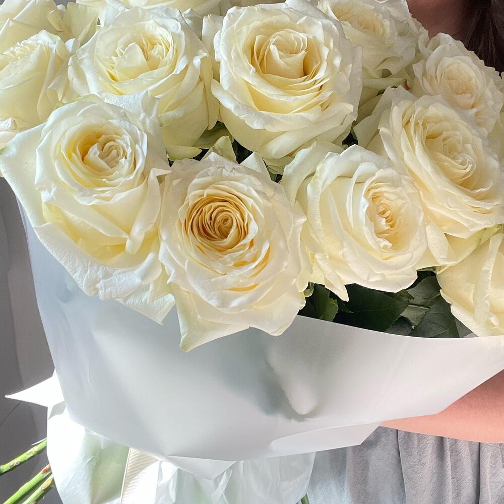 19 пионовидных роз💐