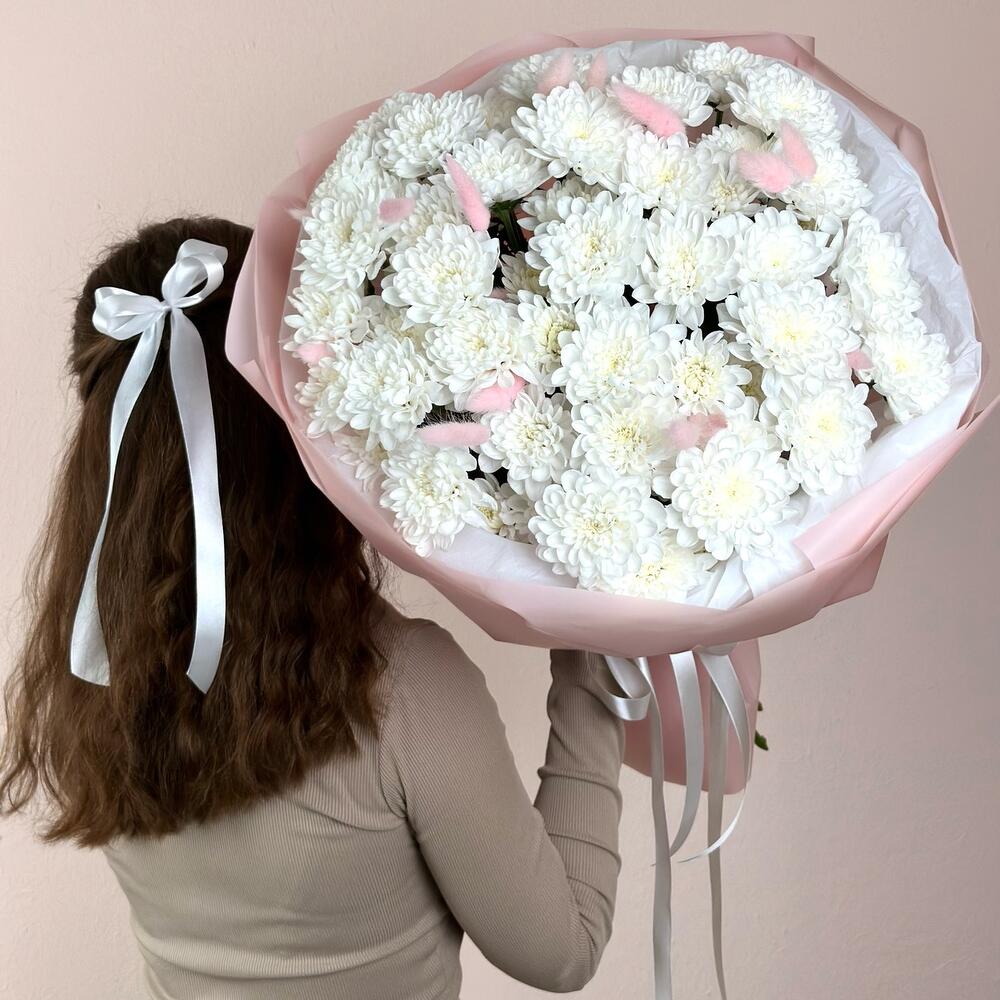 Нежный букет из 9 кустовых хризантем белого цвета