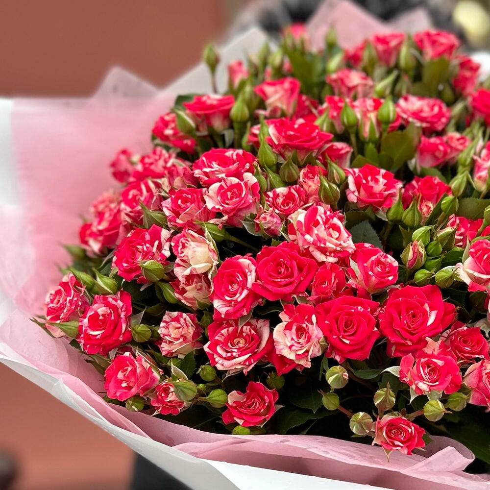 15 веток кустовых роз Fireworks