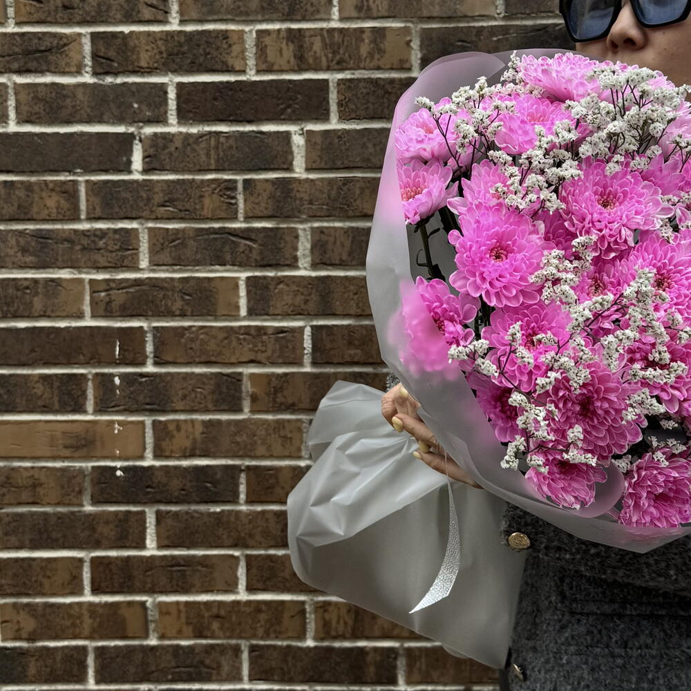 Long-lasting bouquet "Luiza" with chrysanthemums