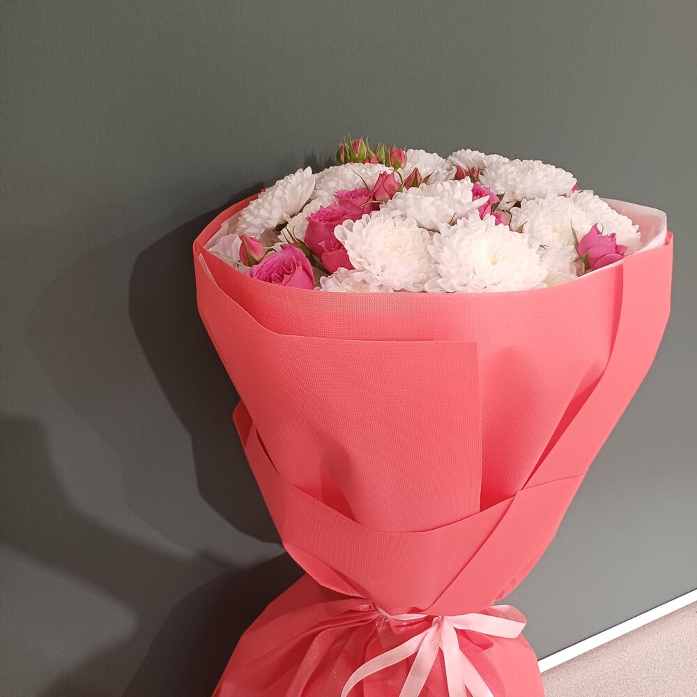 Микс букет из хризантем и кустовых роз