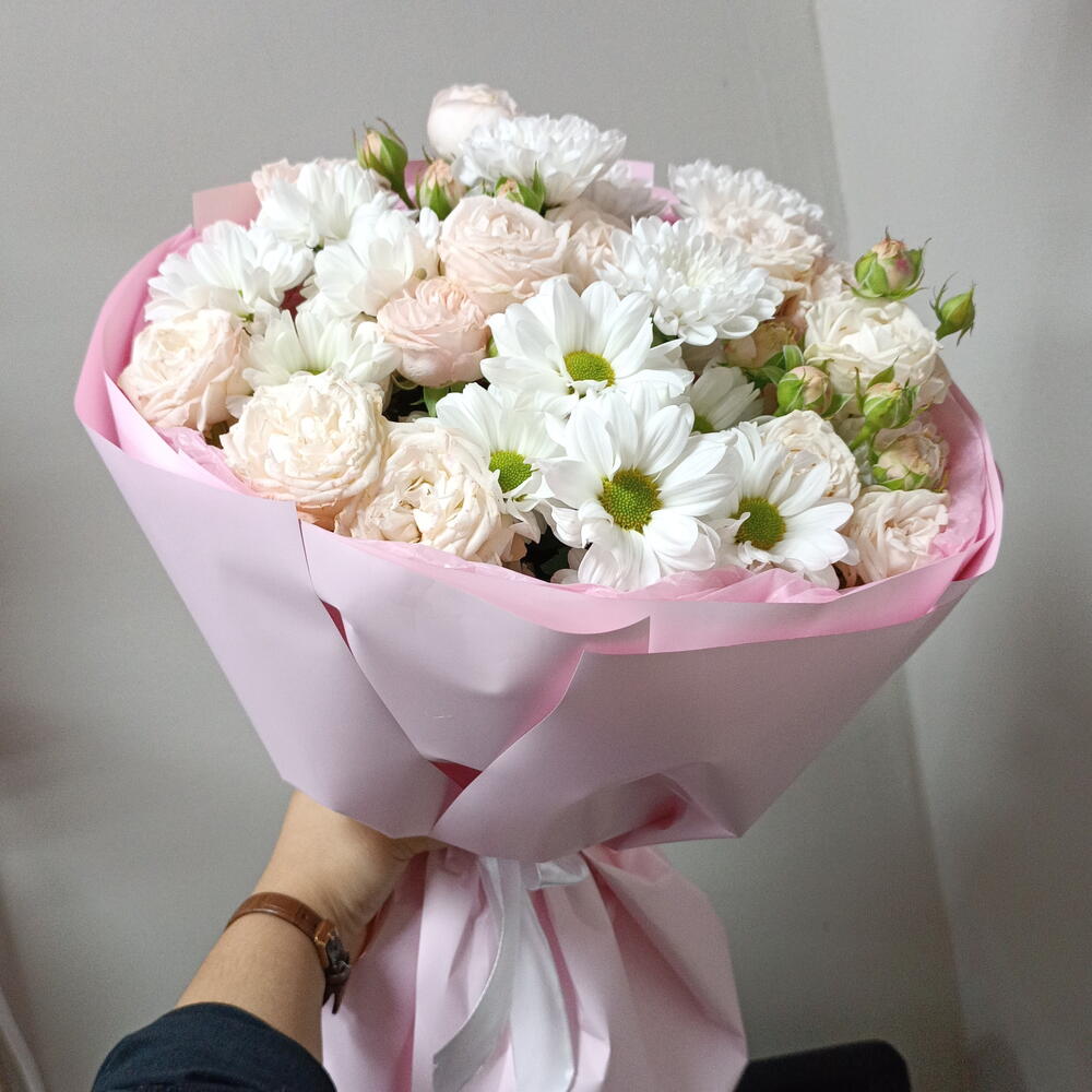Кустовые розы с ромашками🌸