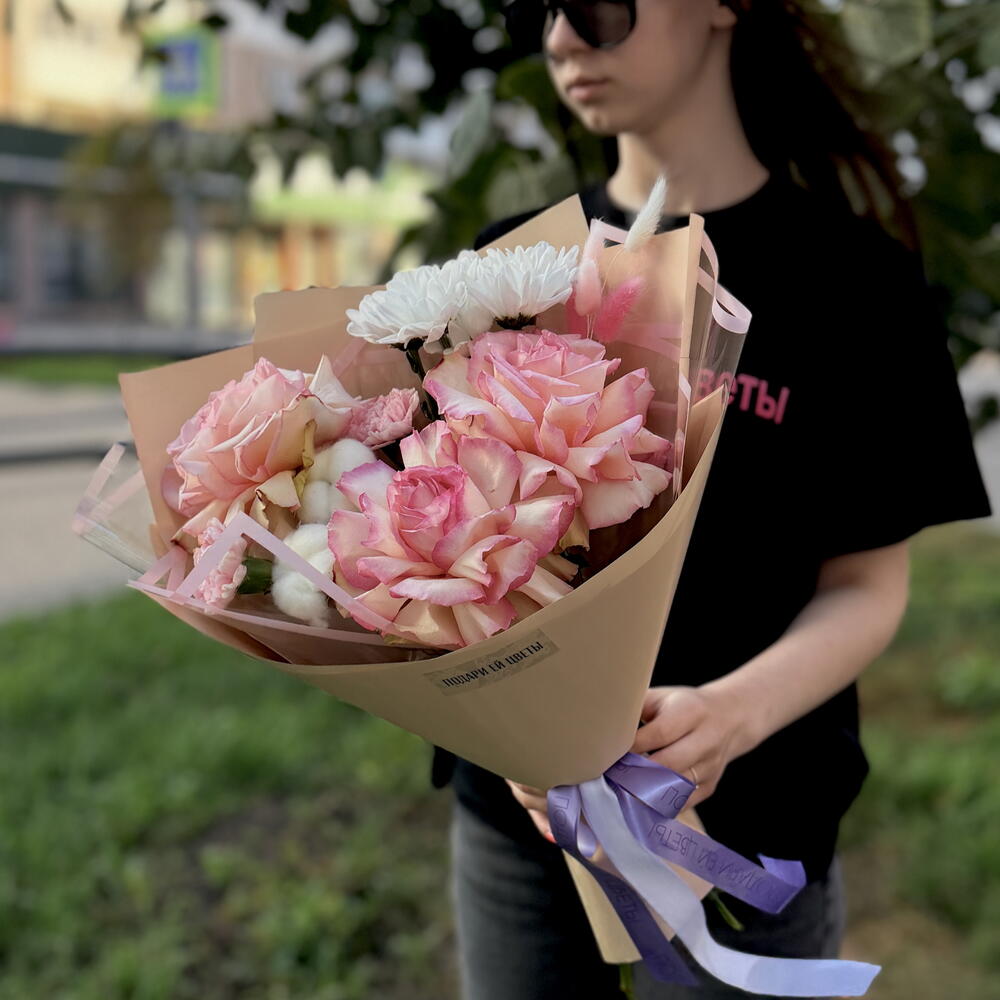 Букет  с цветами  для жены, мамы, бабушки, дочки, на юбилей, день рождения, 1 сентября ,день знаний , в школу