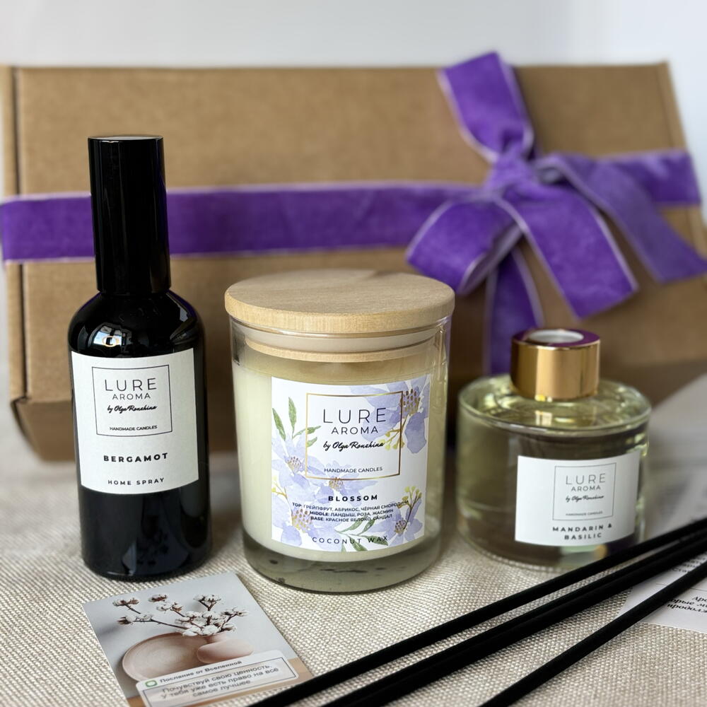 Подарочный набор Свеча ароматическая Blossom 250 мл, Интерьерный спрей Bergamot 100 мл, Диффузор Mandarin basilic 100 мл