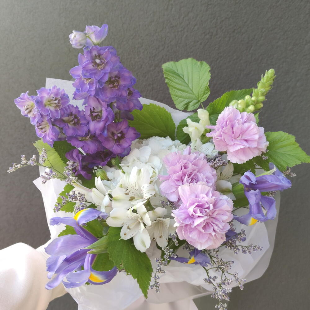 Букет с дельфиниумами💜