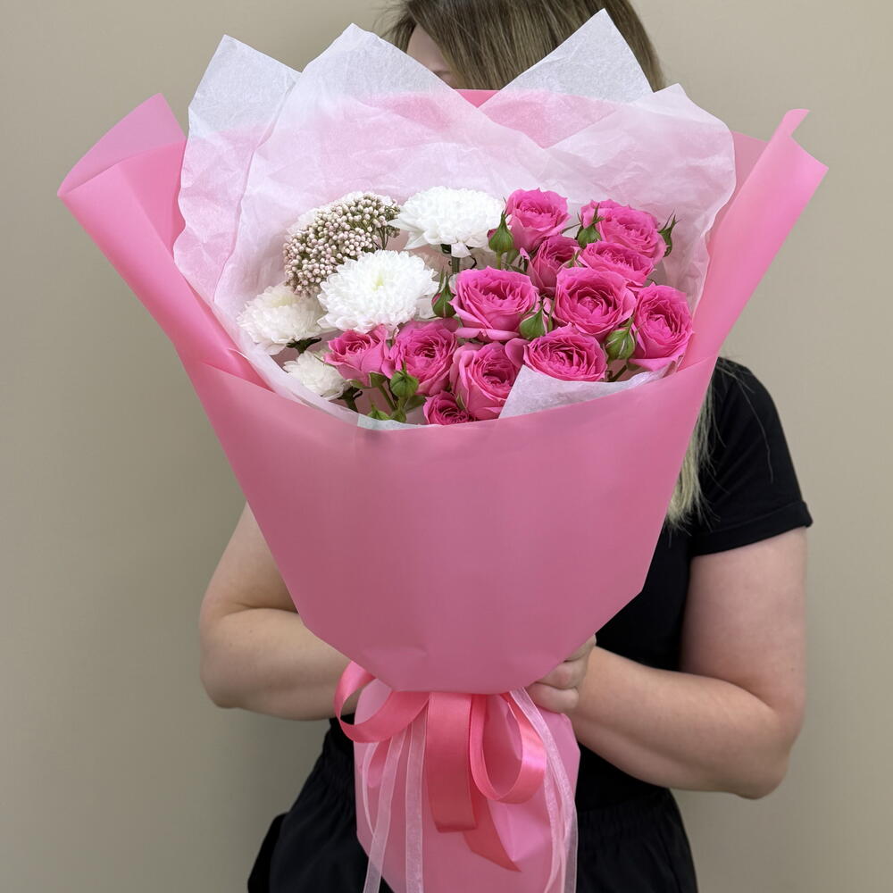 Букет-комплимент: кустовая роза, озотамнус и хризантема алтай 💐