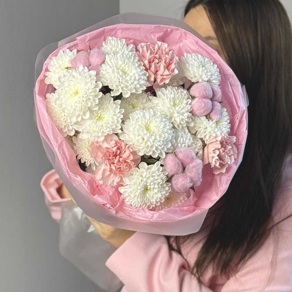 Нежный букет с хризантемой, дантусами и хлопком АRT-0006